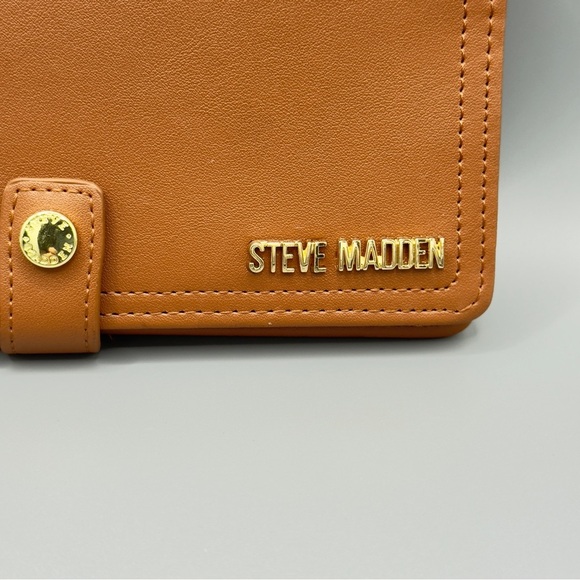 Steve Madden Tan Wallet – Snap Closure, Card Slots, Zip Pocket – Great Shape - Picture 3 of 12